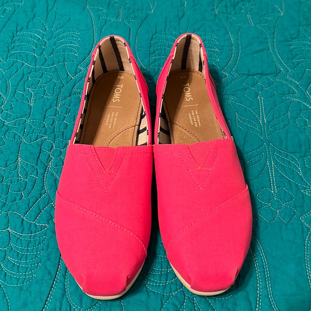EUC Neon Pink TOMS size 9